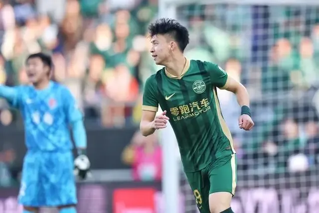 B体育入口-媒体人：今天听说德甲球队还在打王钰栋的主意